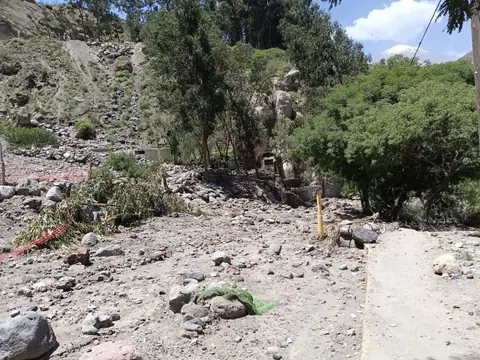 Arequipa: Mujer fallece tras descompensarse mientras cruzaba zona afectada por huaicos en Atico