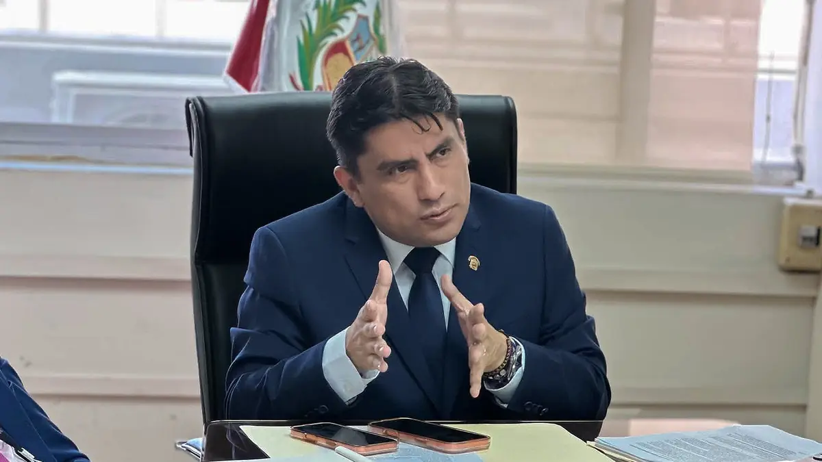 Carlos Zegarra dice que su bancada armará "Una destrategia" para responder sobre el crimen de Gastón Medina