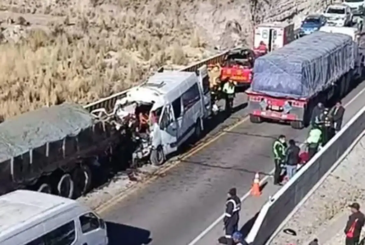 Cusco: Sube a 13 la cifra de fallecidos tras choque de miniván y tráiler