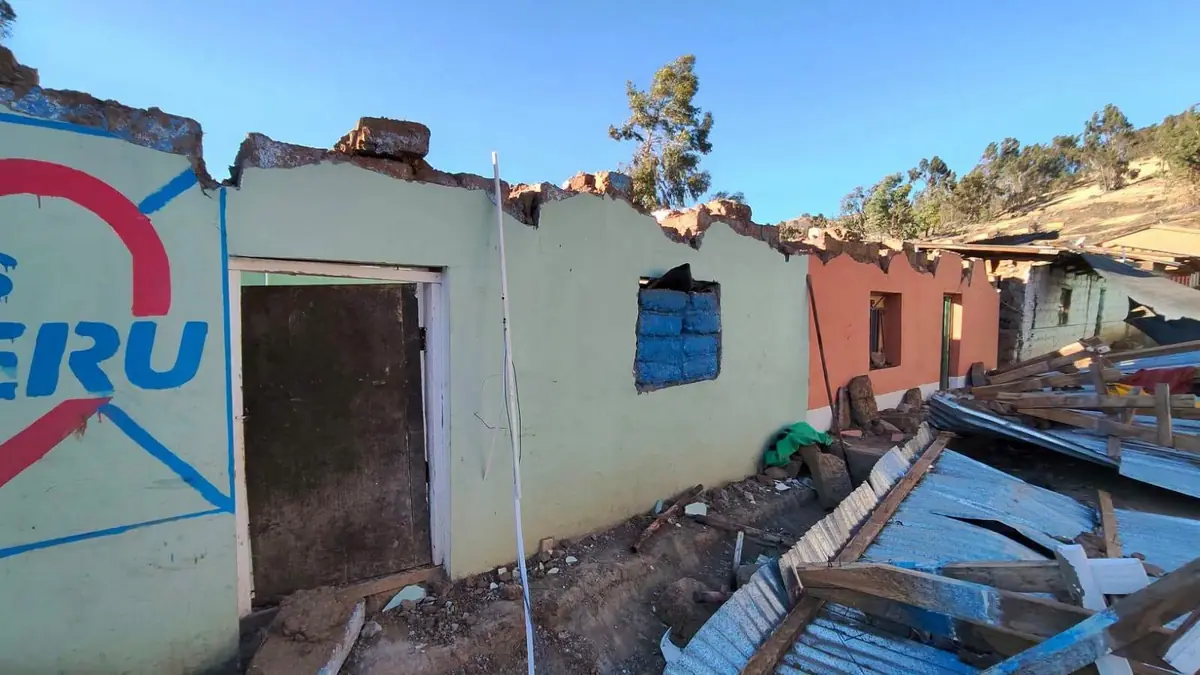 Fuertes vientos arrancan techos y dejan viviendas dañadas en San Pedro de Huacarpana, Chincha
