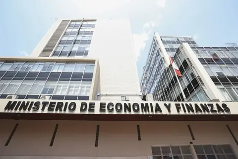 Gobierno elevará sueldo mínimo a 1,300 soles y creará cuatro comisiones de reforma