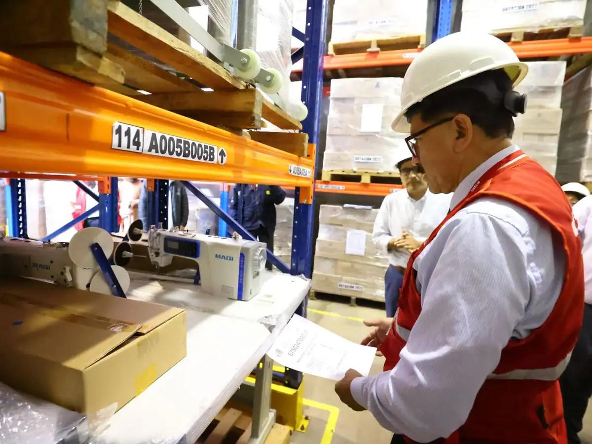 Hallan miles de materiales educativos abandonados en almacenes de las siete UGEL limeñas