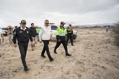 Ica: Ministro de Comercio Exterior supervisa investigaciones tras accidente aéreo en Nasca