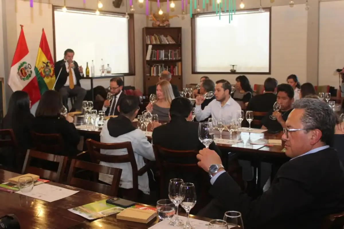 Johnny Schuler promociona el Pisco peruano en el Winefest Bolivia