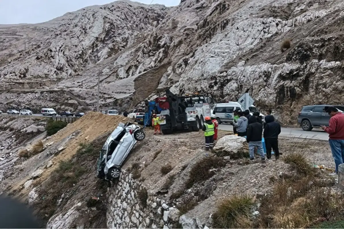 Junín: Tres personas mueren tras despiste de automóvil hacia el río Mantaro
