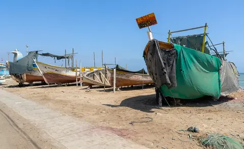 Pescadores retiran sus embaraciones y otros los ponen a la venta ante crisis por falta de especies en Pisco
