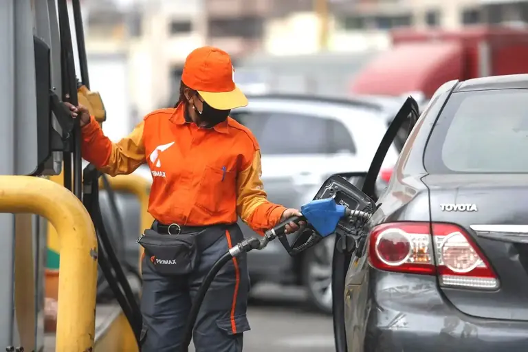 Petroperú y Repsol reducen precios de combustibles hasta en 0.84 soles por galón