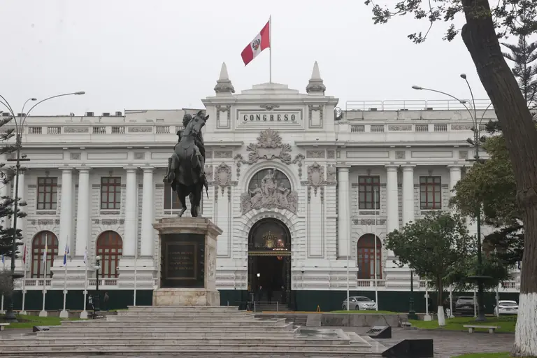 Proyecto de ley busca impedir que alcaldes inhabilitados postulen como regidores