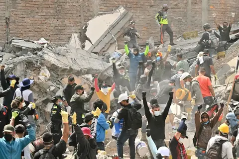 Sube a 265 la cifra de fallecidos por terremoto de 7.4 en Colombia