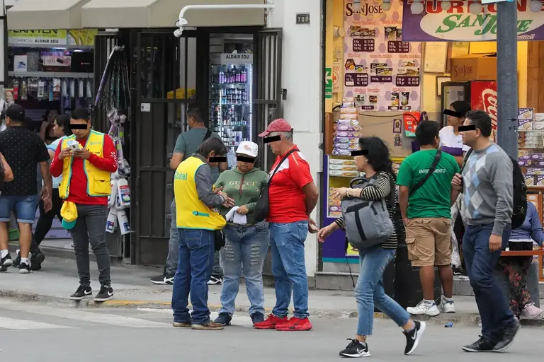 Venta ambulatoria de chips facilita extorsiones y suplantación de identidad en Lima